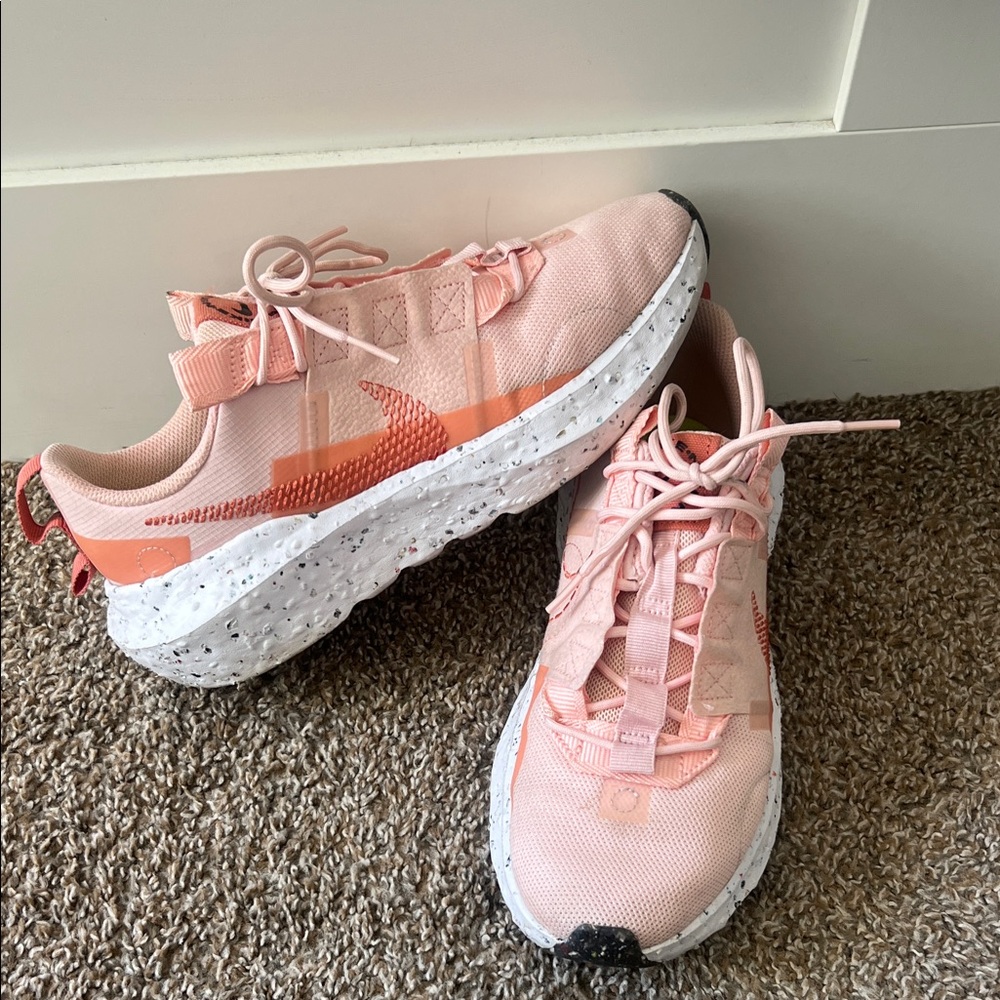Nike Women's Coral Athletic Sneakers: Size 8.5